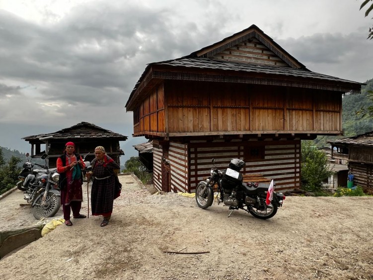 31 Wies po drodze zlot motocyklowy w Indiach